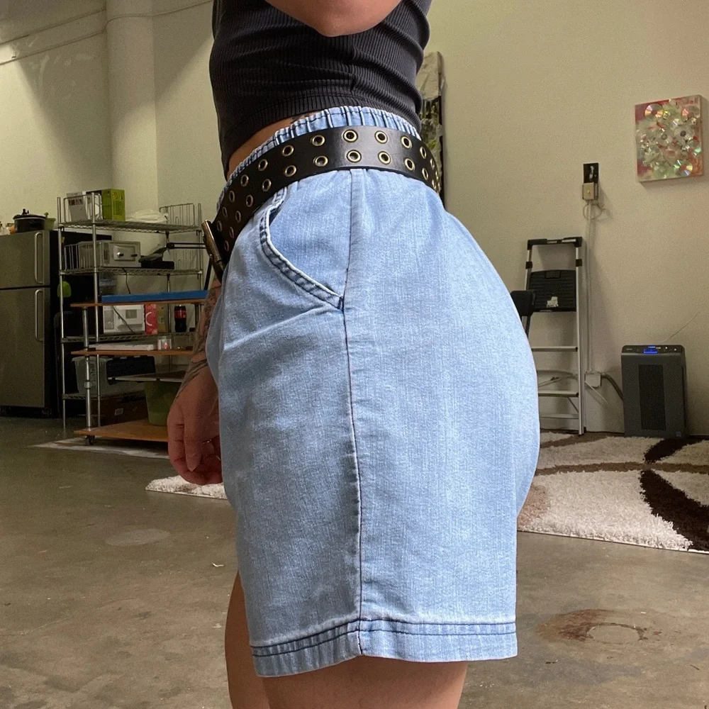 Retro High Waisted Jean Shorts - Picture 4 of 5